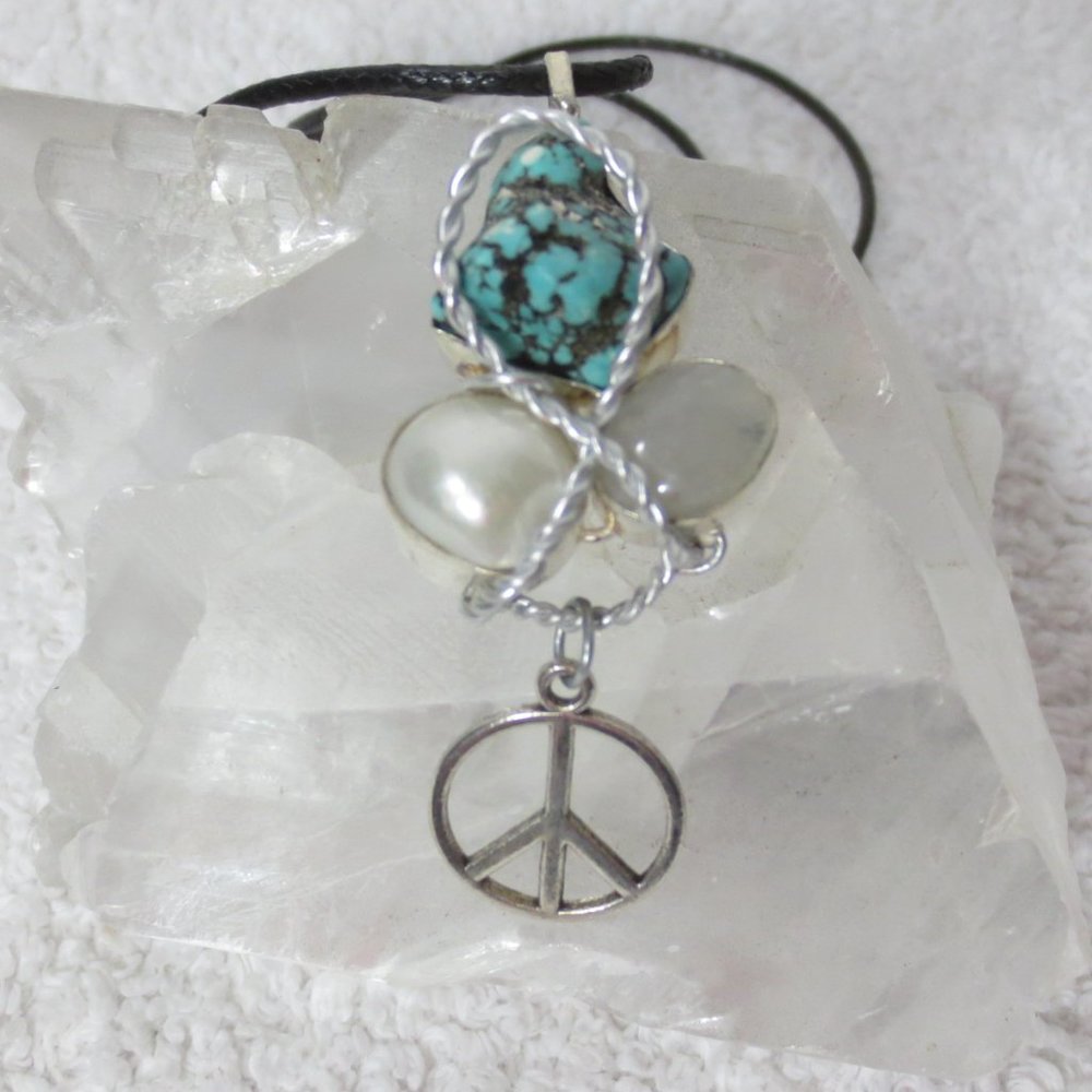 New Handcrafted Pendant Necklace Howlite Quartz and Pearl set in Sterling Silver